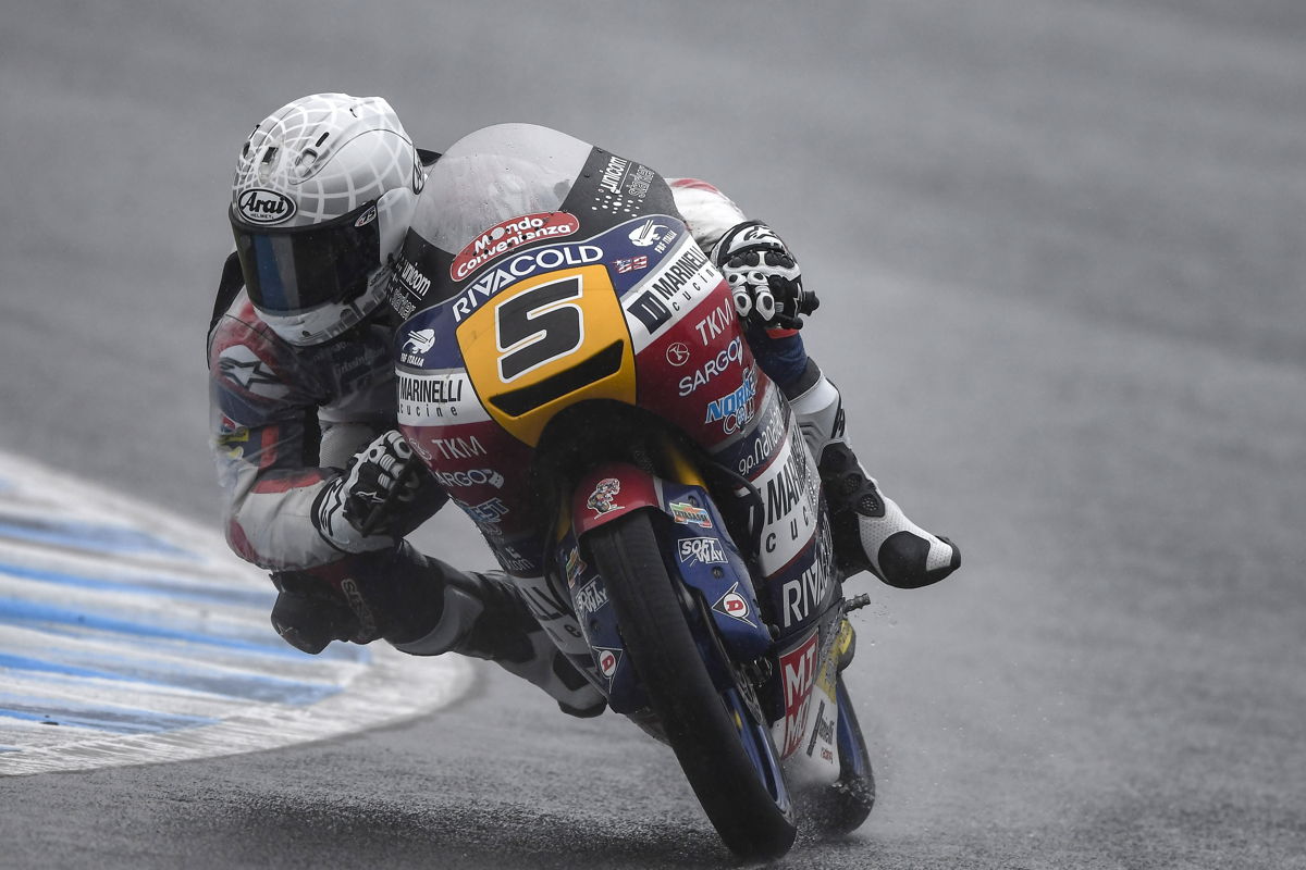 Fenati vence en Motegi y retrasa el título de Joan Mir