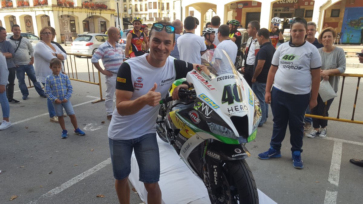 Los vecinos de Román Ramos disfrutan de la Kawasaki de Superbike