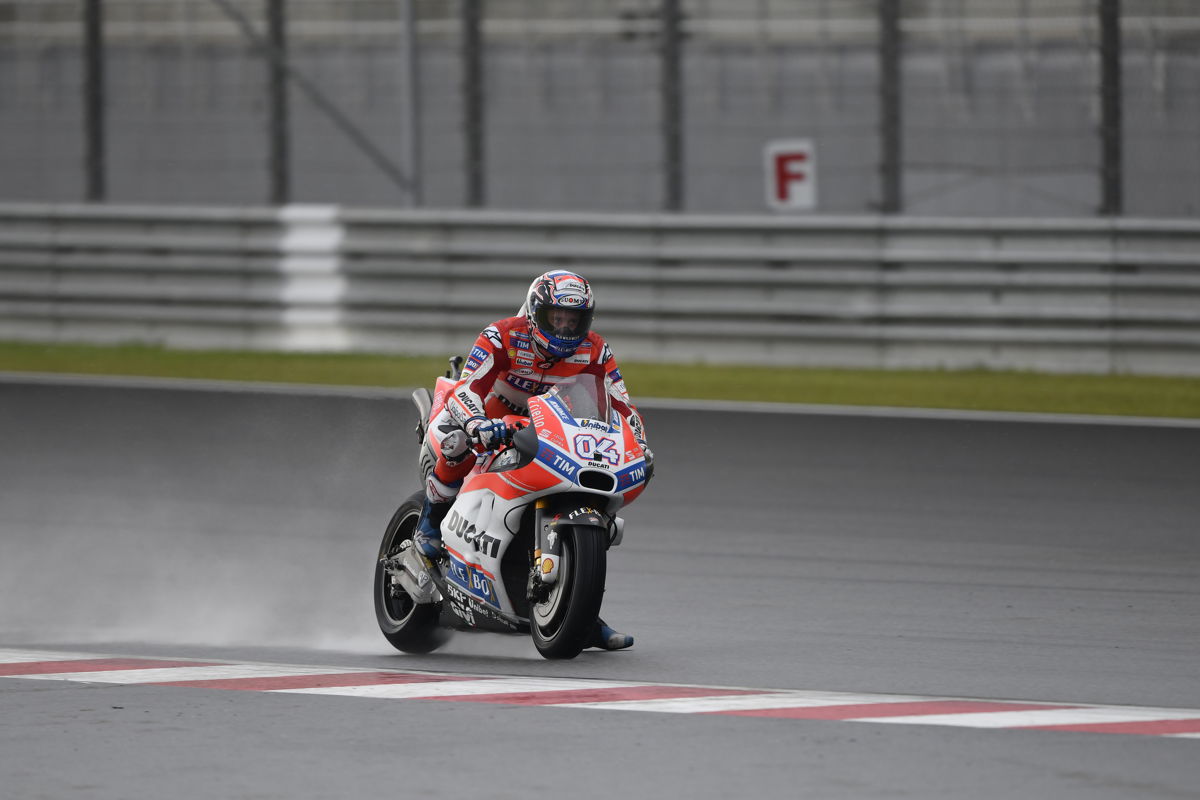 Dovizioso vence en Malasia y mantiene viva la lucha por el título