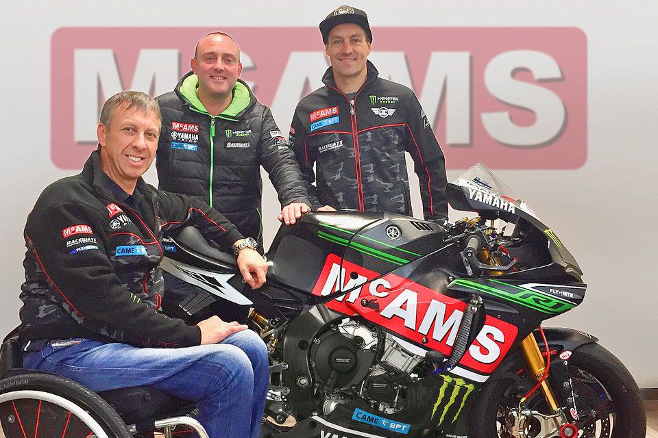 Josh Brookes firma por McAMS Yamaha