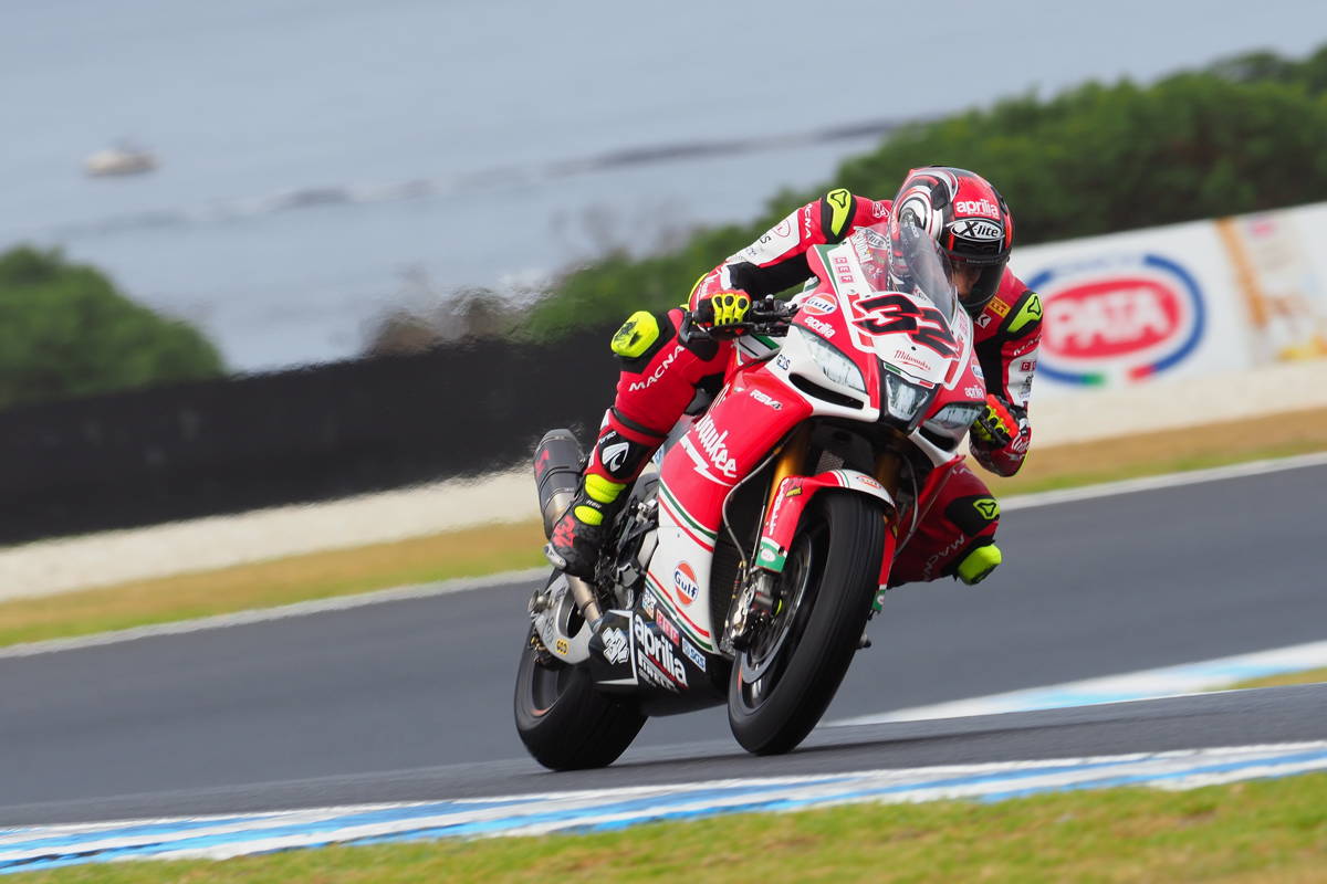 Lorenzo Savadori, mejor tiempo en los entrenamientos libres de Superbike en Phillip Island