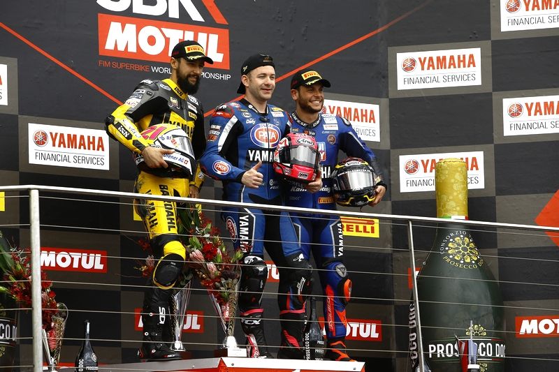 Luchas Mahias, Randy Krummenacher y Sandro Cortese, podium de la carrera de Supersport en Phillip Island