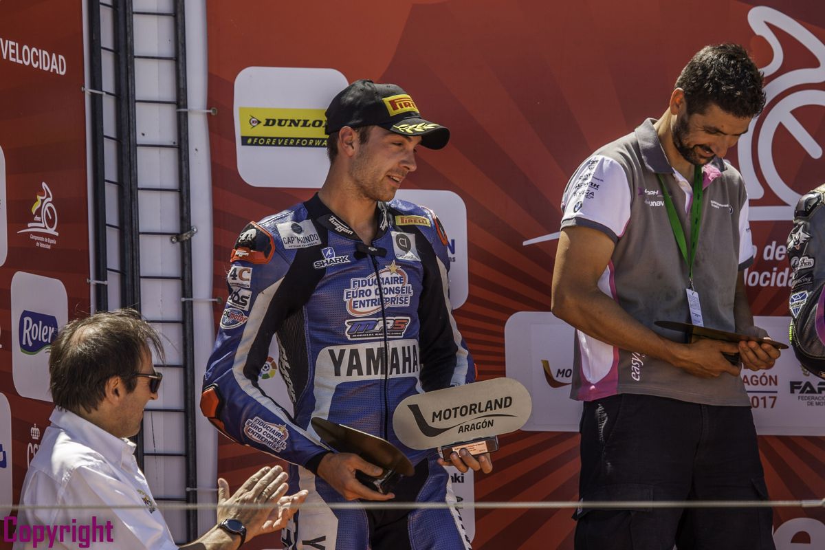Chris Ponsson en el podium del Circuito de Aragón
