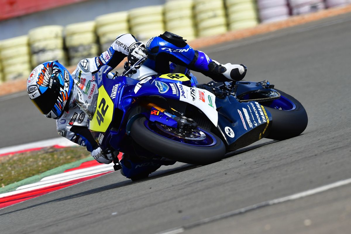 David Checa durante los test del RFME en Albacete