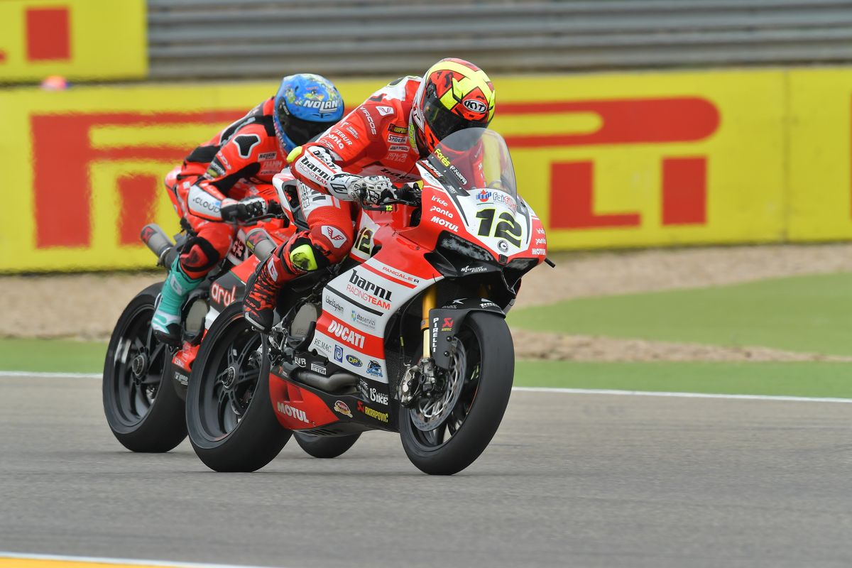Xavi Forés durante la primera carrera del Mundial de Superbike en Motorland Aragón