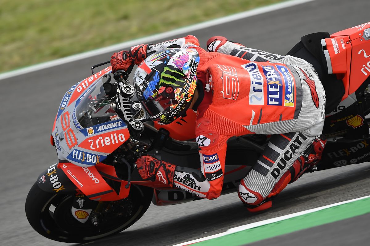 Jorge Lorenzo domina los entrenamientos libres