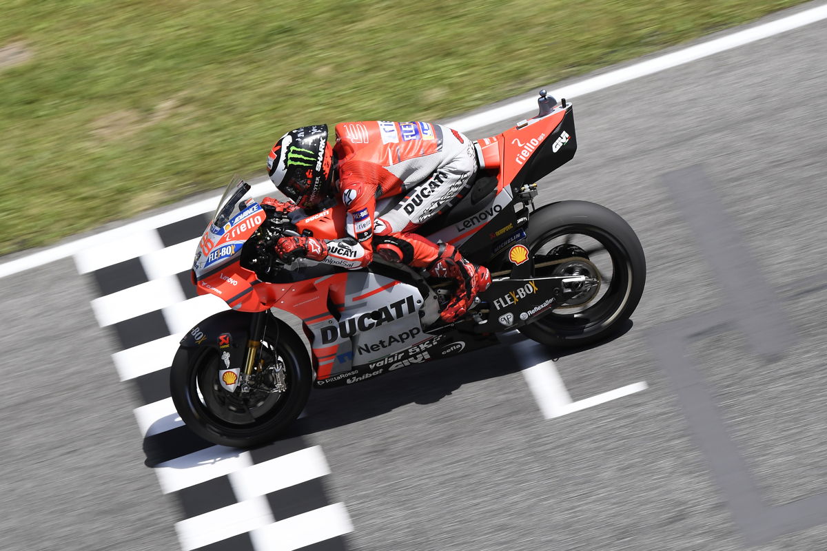 Jorge Lorenzo lleva la Ducati a lo más alto