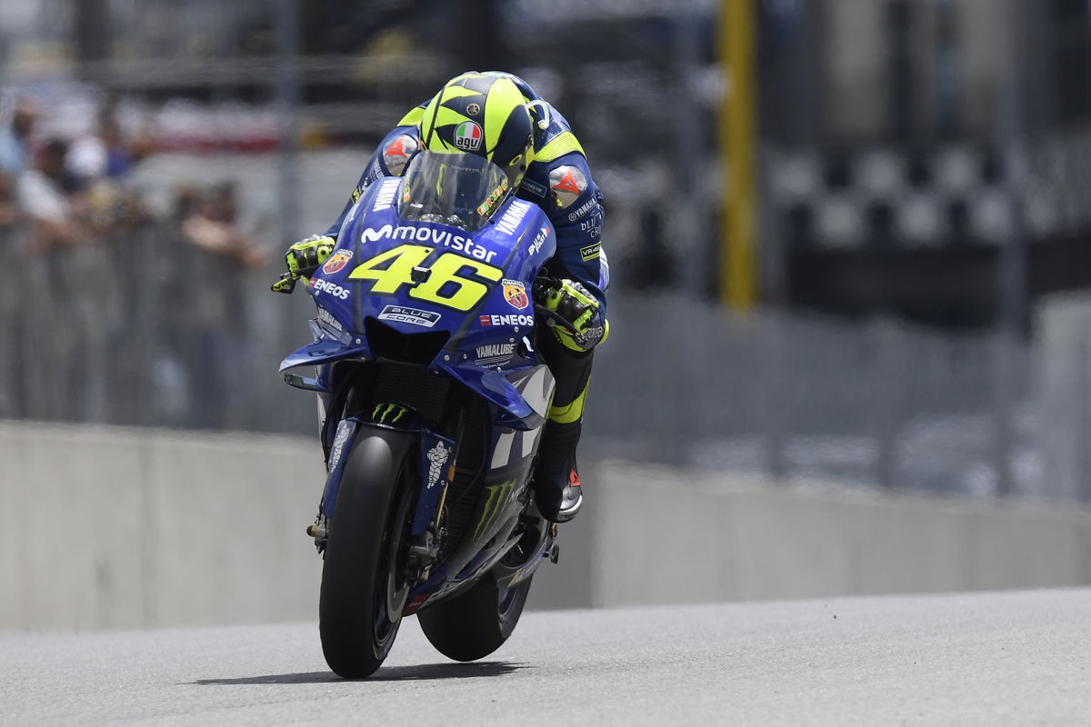 Valentino Rossi logra la pole en casa