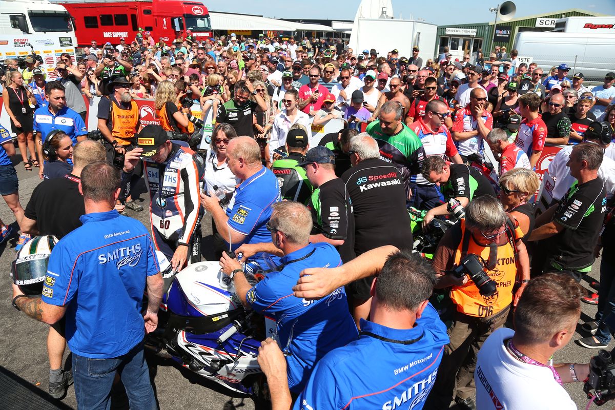 Heróico Peter Hickman. Victorias para Haslam y Brookes