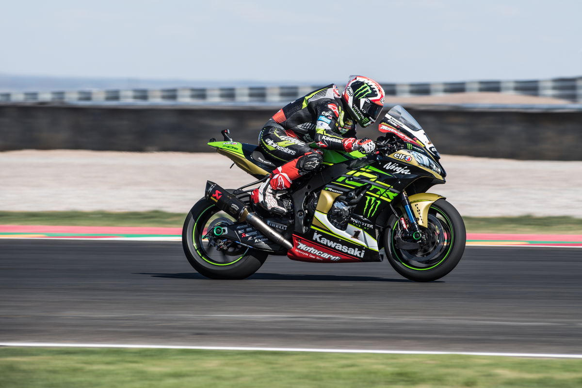 Jonathan Rea bate el record de victorias consecutivas. Forés, extraordinario, segundo