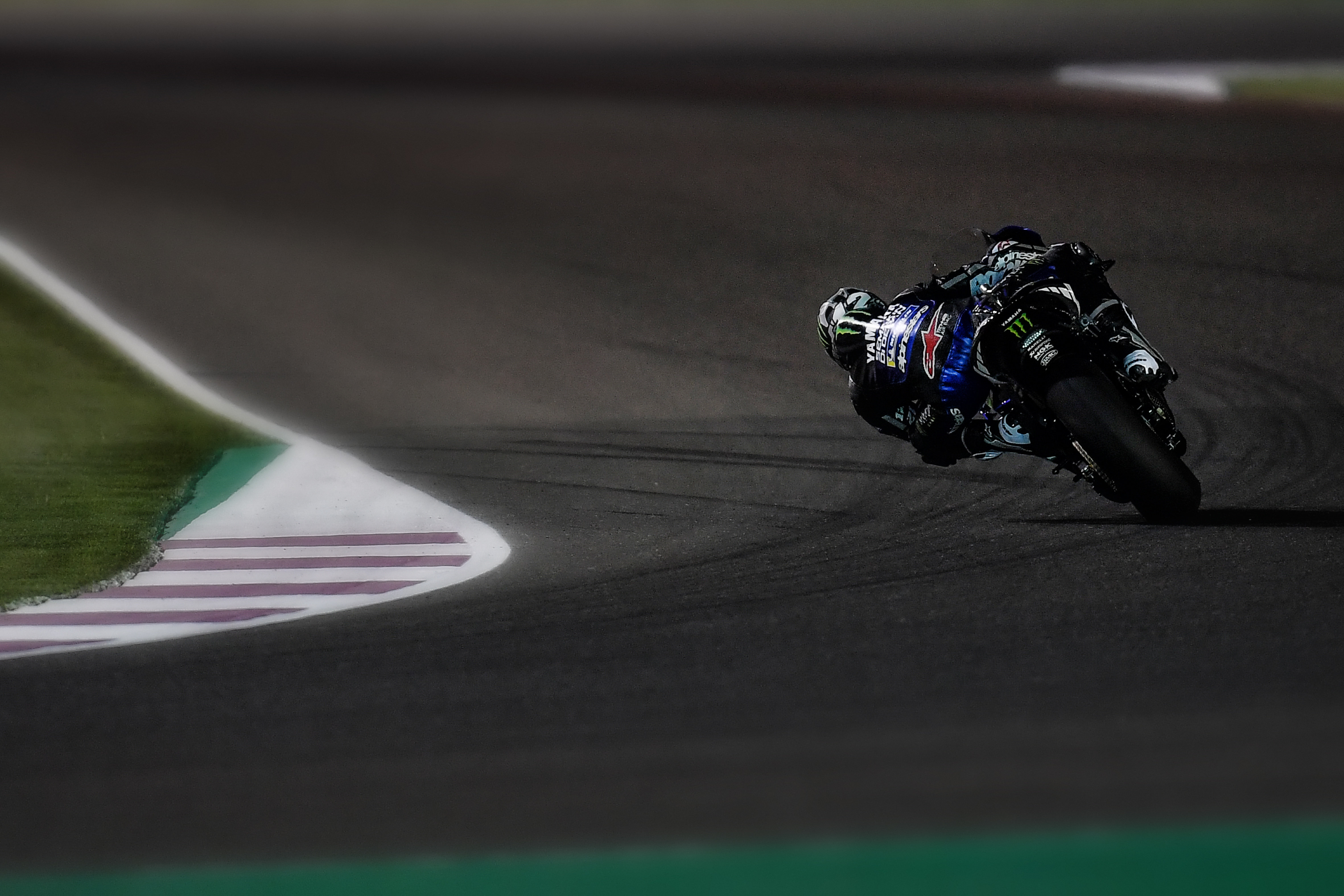 Maverick Viñales logra la pole en Losail