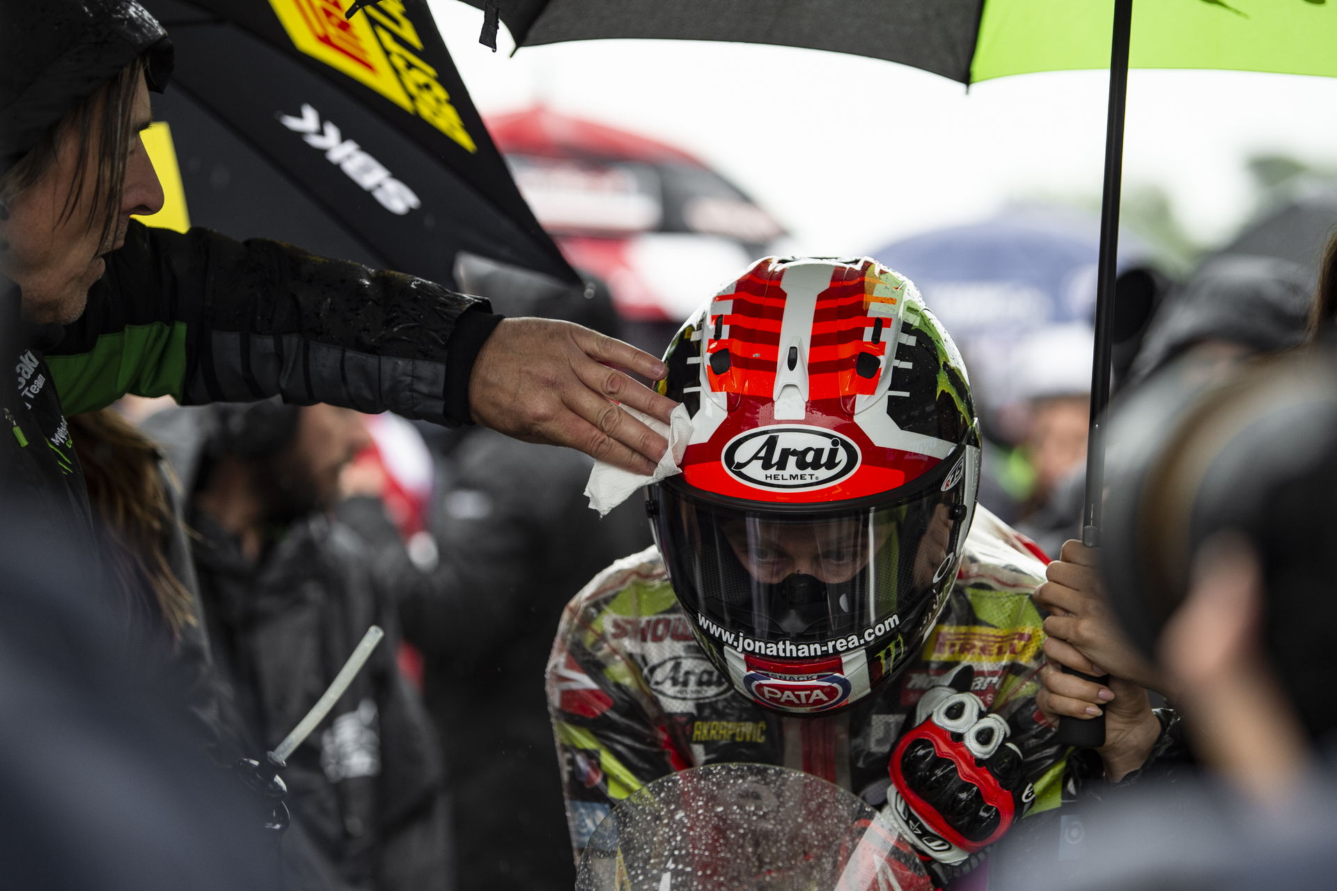 Jonathan Rea en la parrilla en Imola