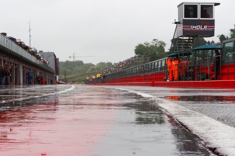 Jonathan Rea gana la Superpole Race. Suspendidas la segunda carrera y la prueba de Supersport 300